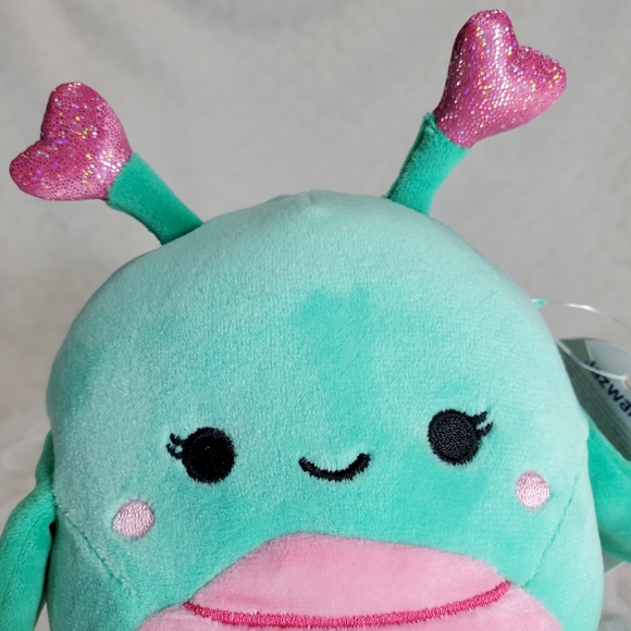 Mattea Squishmallow Grasshopper Valentines Day Squad BNWT 5 Inch - Picture 6 of 7